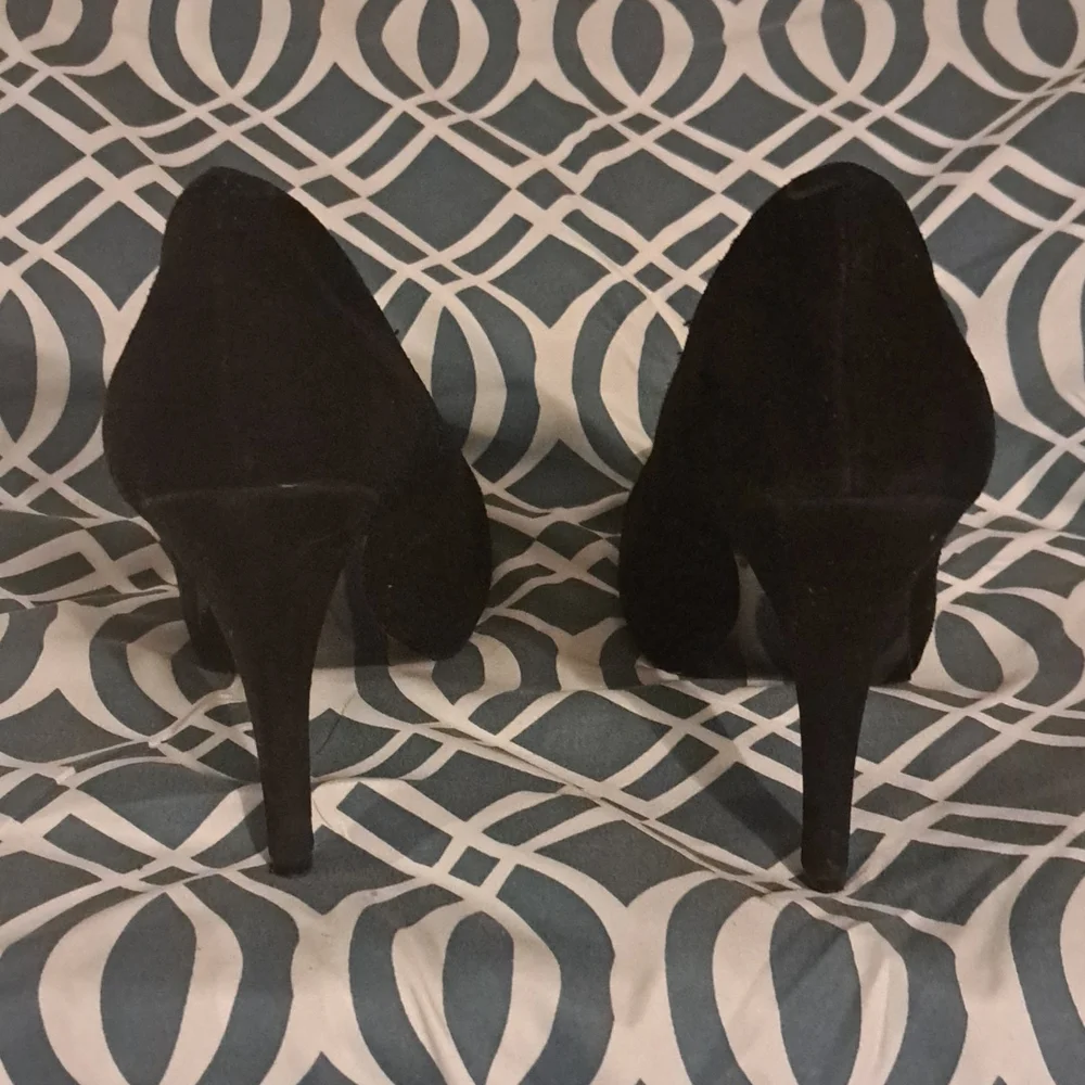 Shoes - Picture 2 of 3